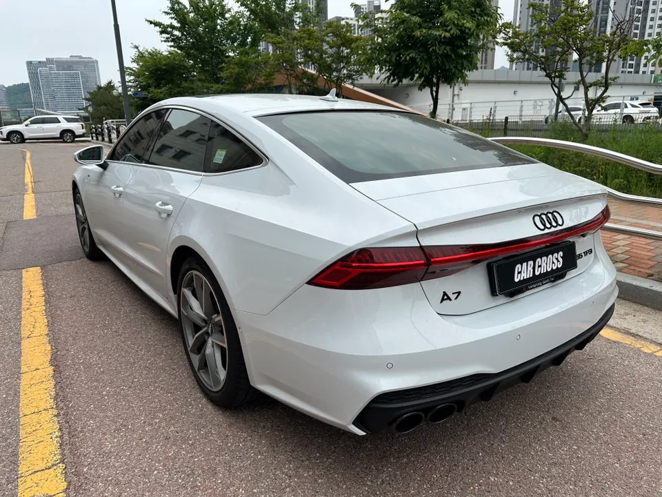 Audi A7のカーラッピング事例｜クロームメッキのブラックアウト 施工写真 2-1