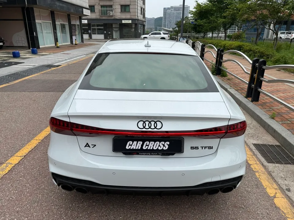 Audi A7のカーラッピング事例｜クロームメッキのブラックアウト 施工写真 3-1