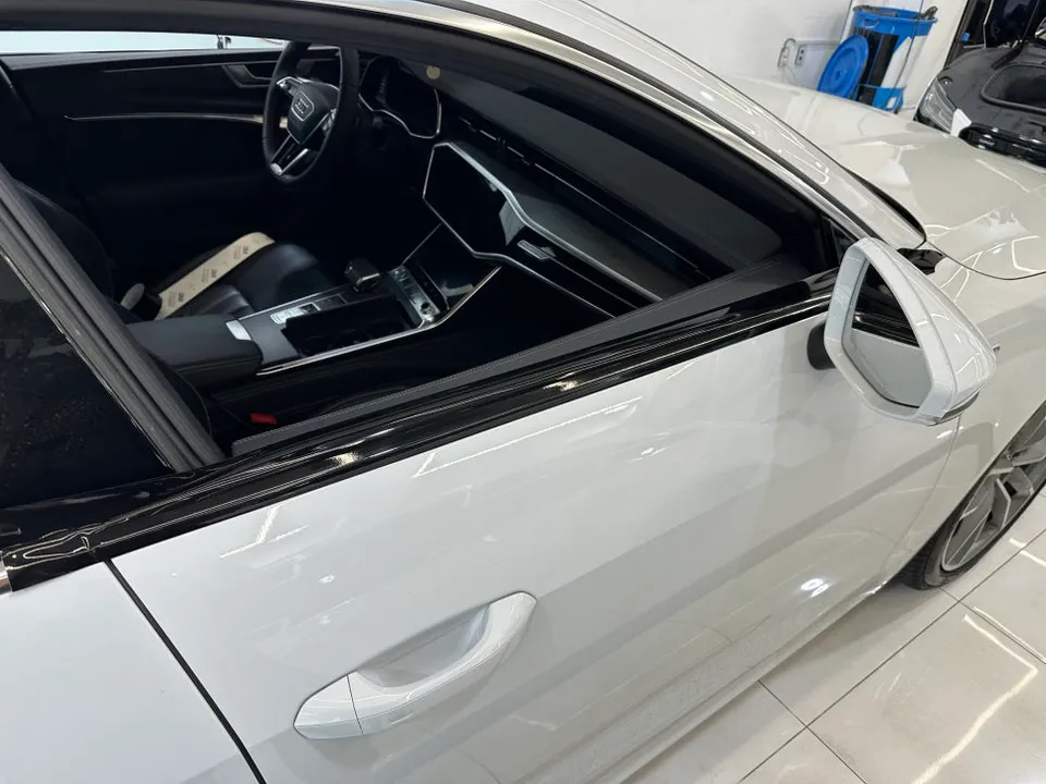 Audi A7のカーラッピング事例｜クロームメッキのブラックアウト 施工写真 3-2