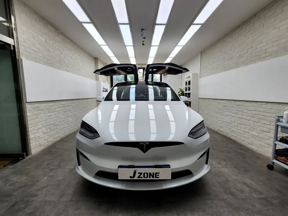 Tesla Model Xのカーフィルム施工事例 施工写真 2