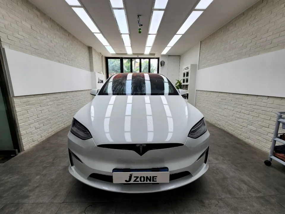 Tesla Model Xのカーフィルム施工事例 施工写真 3