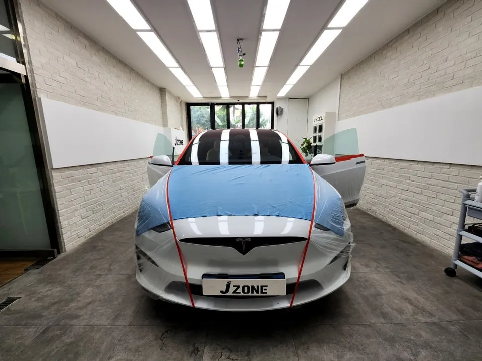 Tesla Model Xのカーフィルム施工事例 施工写真 4