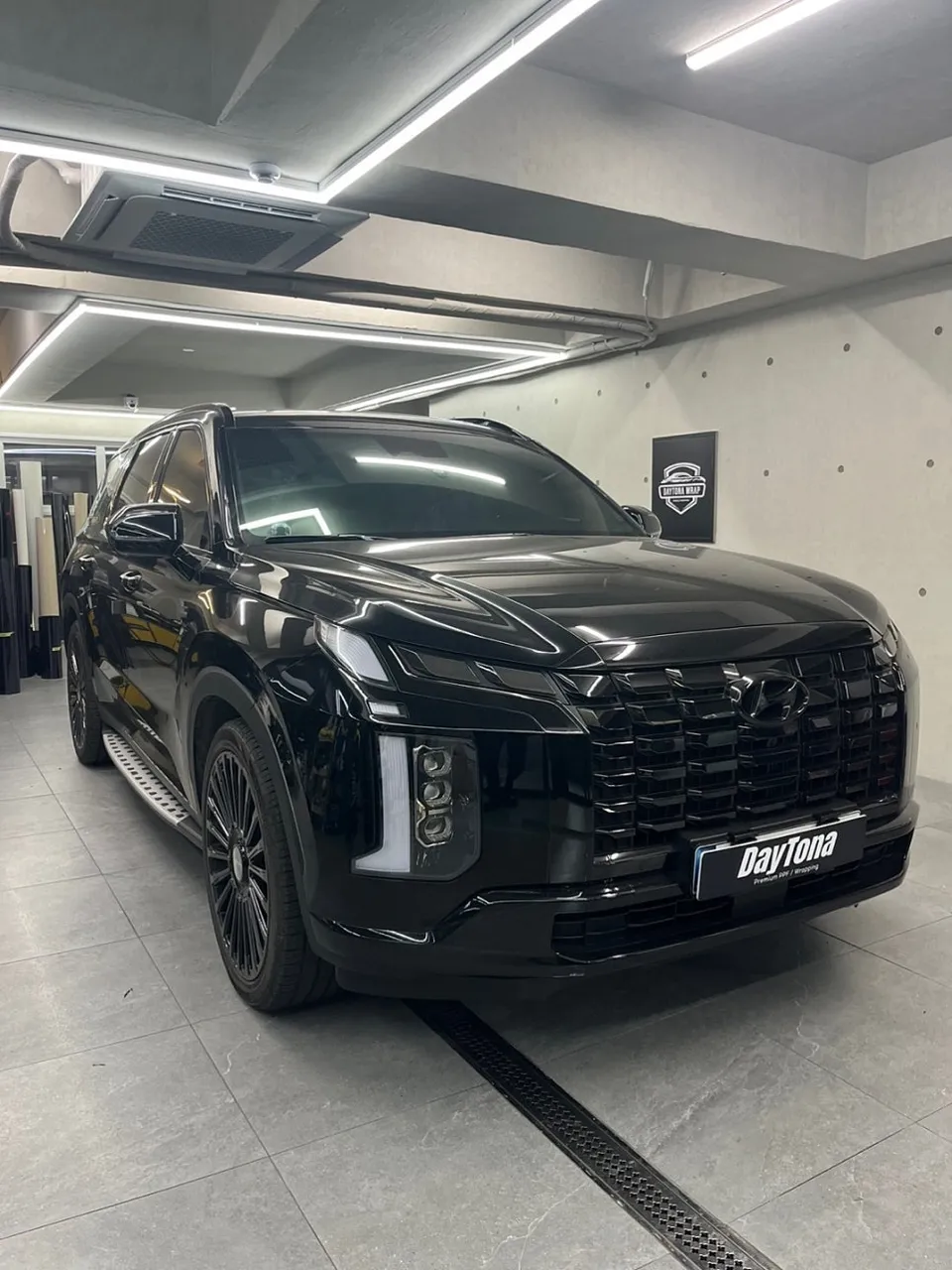 Hyundai Palisadeのカーラッピング事例｜費用目安・仕上がり 写真