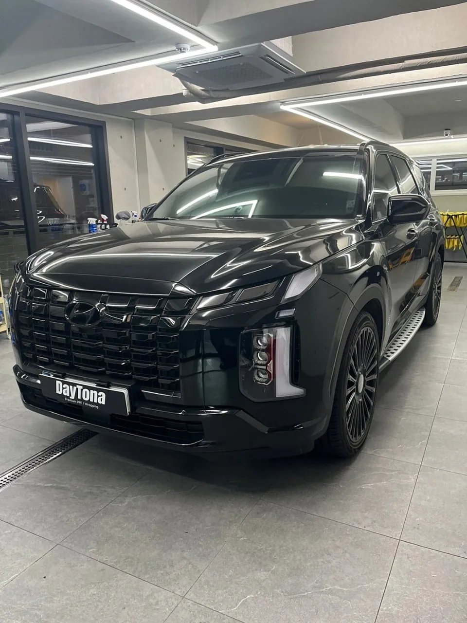 Hyundai Palisadeのカーラッピング事例|費用目安・仕上がり 施工写真 2-1