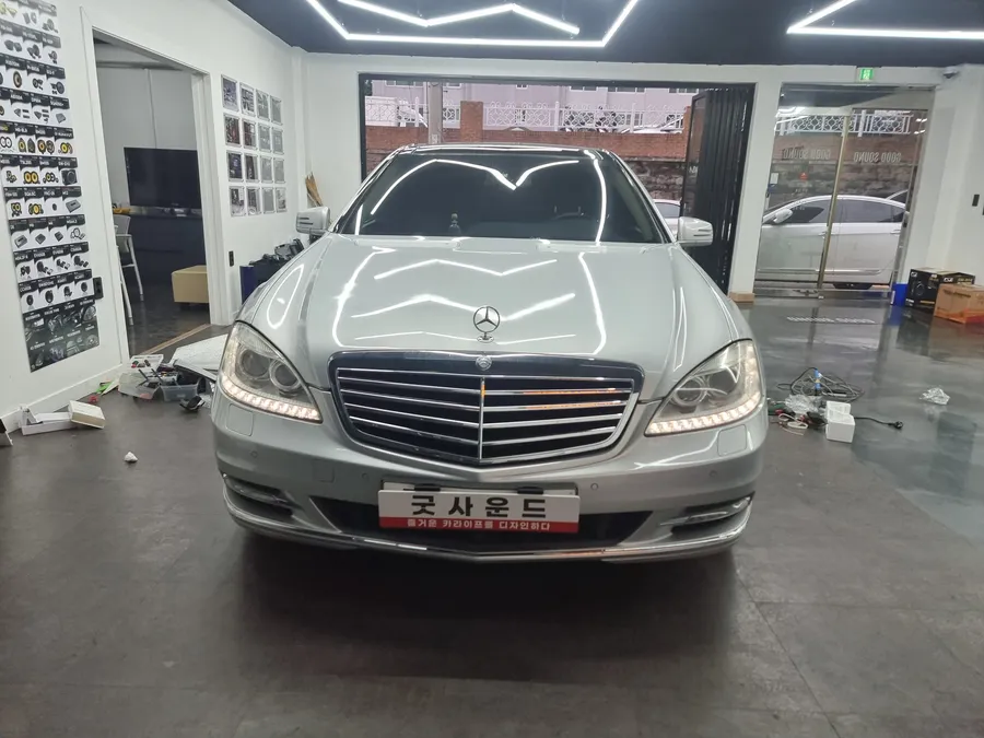 Mercedes-Benz S350 car audio installation result
