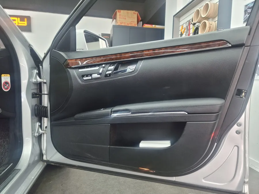 Mercedes-Benz S350のカーオーディオ施工事例 施工写真 1-1