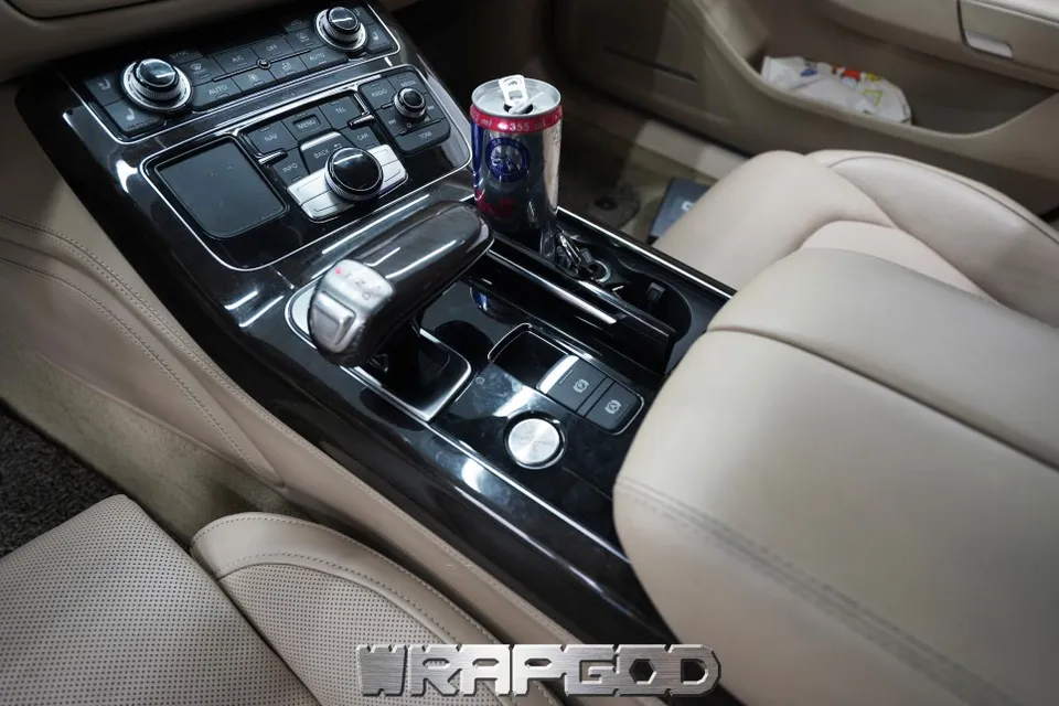 Audi A8のカーラッピング事例｜高級感を高めるカスタム 施工写真 3-1