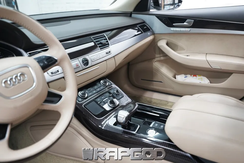 Audi A8のカーラッピング事例｜高級感を高めるカスタム 施工写真 1-3