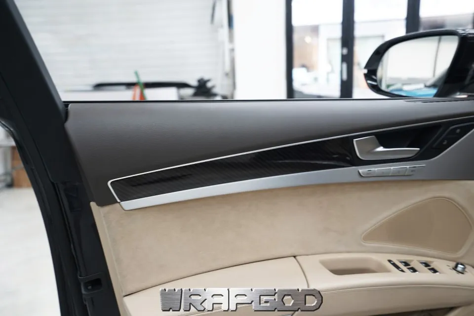 Audi A8のカーラッピング事例｜高級感を高めるカスタム 施工写真 2-3