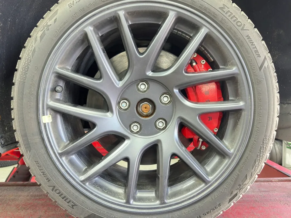 Tesla Model 3のホイールリペア・塗装事例 施工写真 3