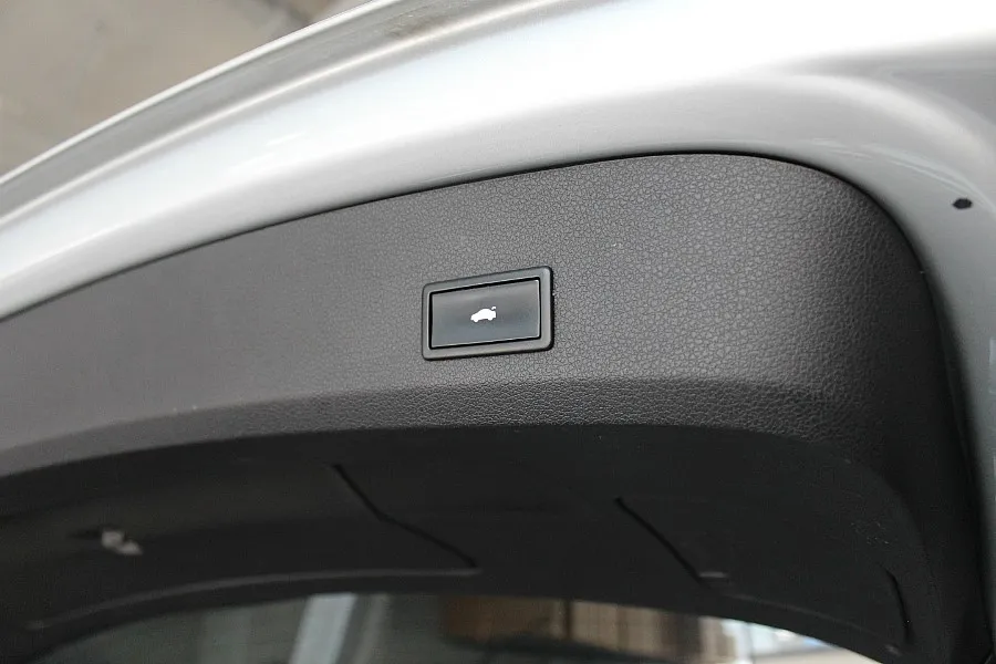 Audi Q7 remote start coding - Audi Q7 Automatic Trunk Close Review — Convenience Upgrade photo 3