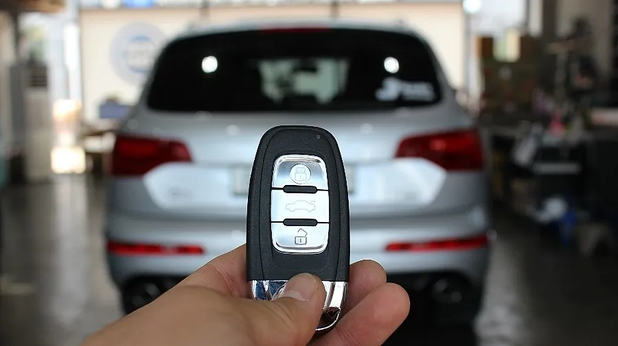Audi Q7 remote start coding - Audi Q7 Automatic Trunk Close Review — Convenience Upgrade photo 4