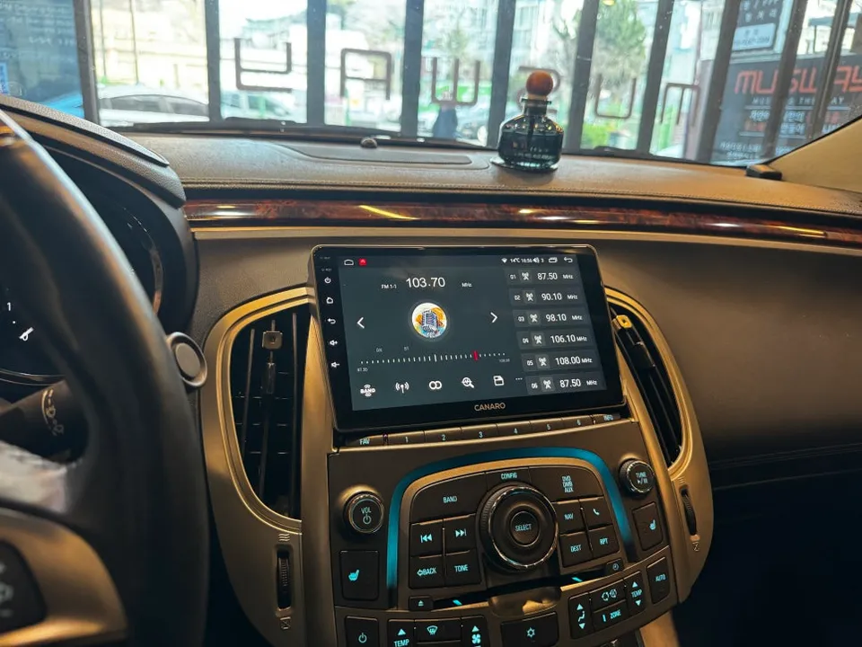 GMのAndroid Auto・CarPlay取付事例 施工写真 3-1