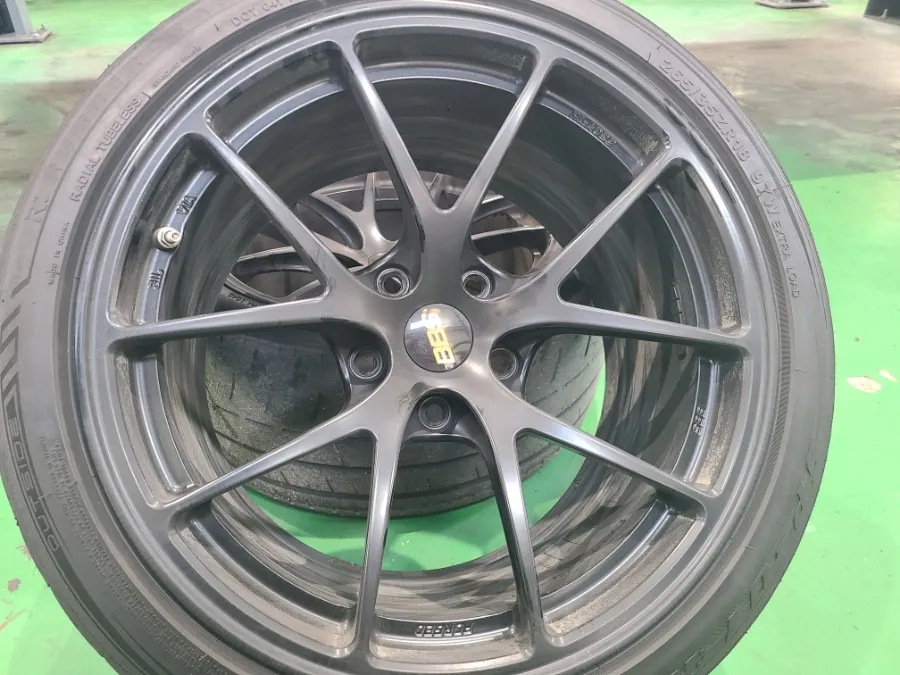 BMW M2 wheel repair - BMW M2 Wheel Repair & Painting Review: Glossy Black Finish photo 3