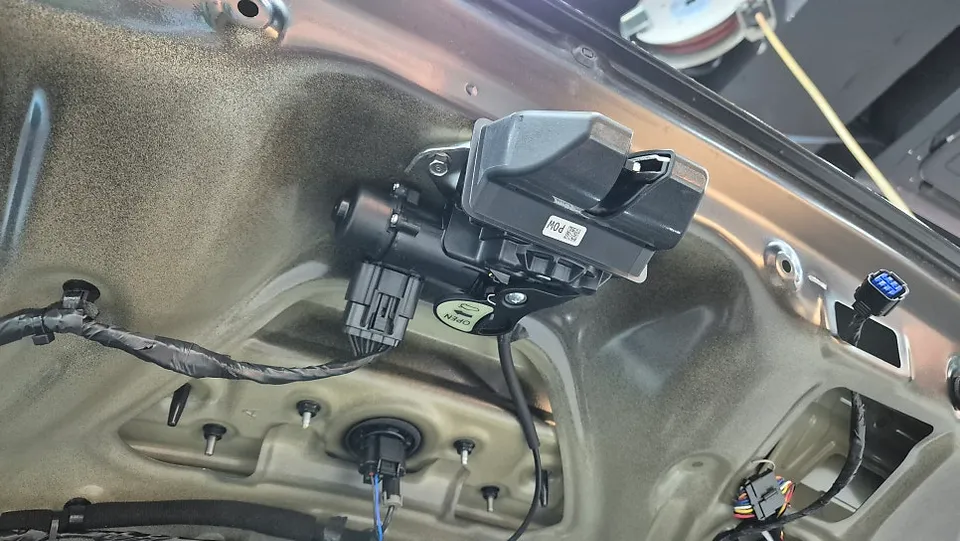 Kia K8 oem options - Kia K8 Power Tailgate Retrofit Review & Cost photo 3