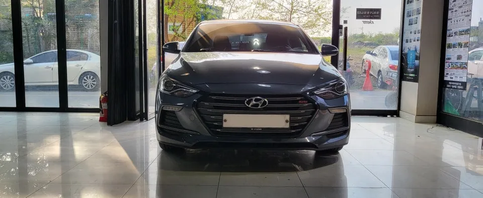 Hyundai Elantraのドラレコ取付事例｜費用目安・仕上がり 写真