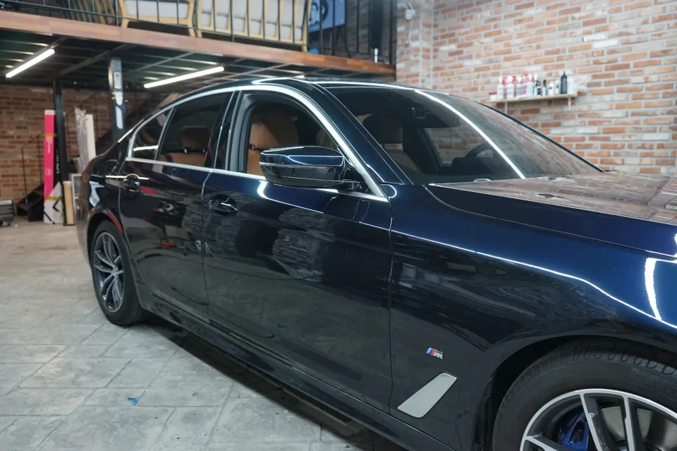 BMW 5 Series G30のカーラッピング事例|費用目安・仕上がり 施工写真 3-3