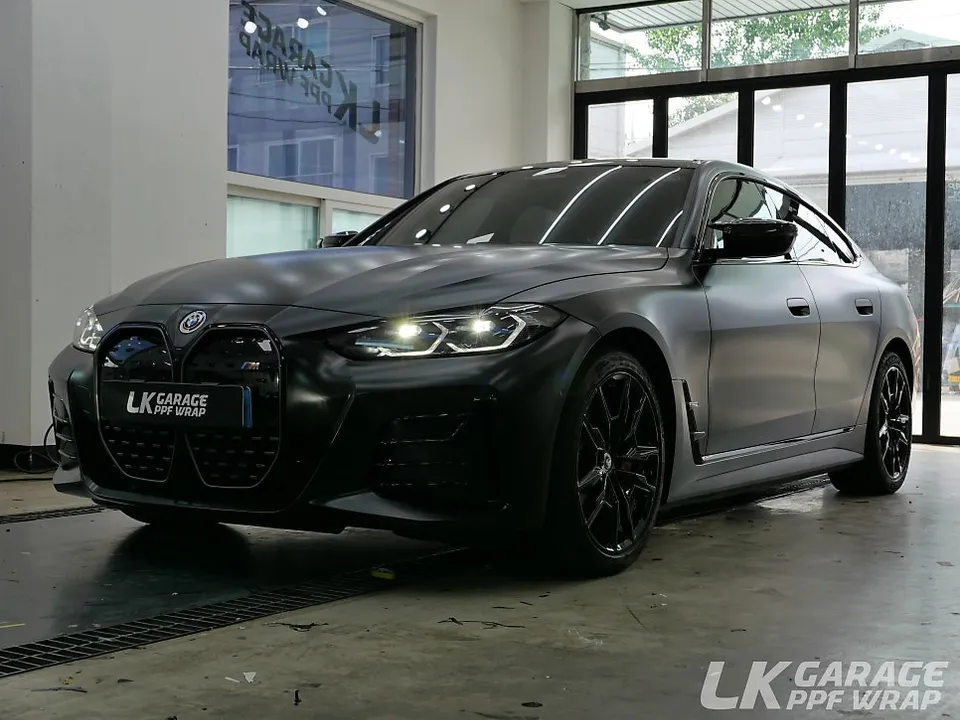 BMW M5のカーラッピング事例 施工写真 2-2