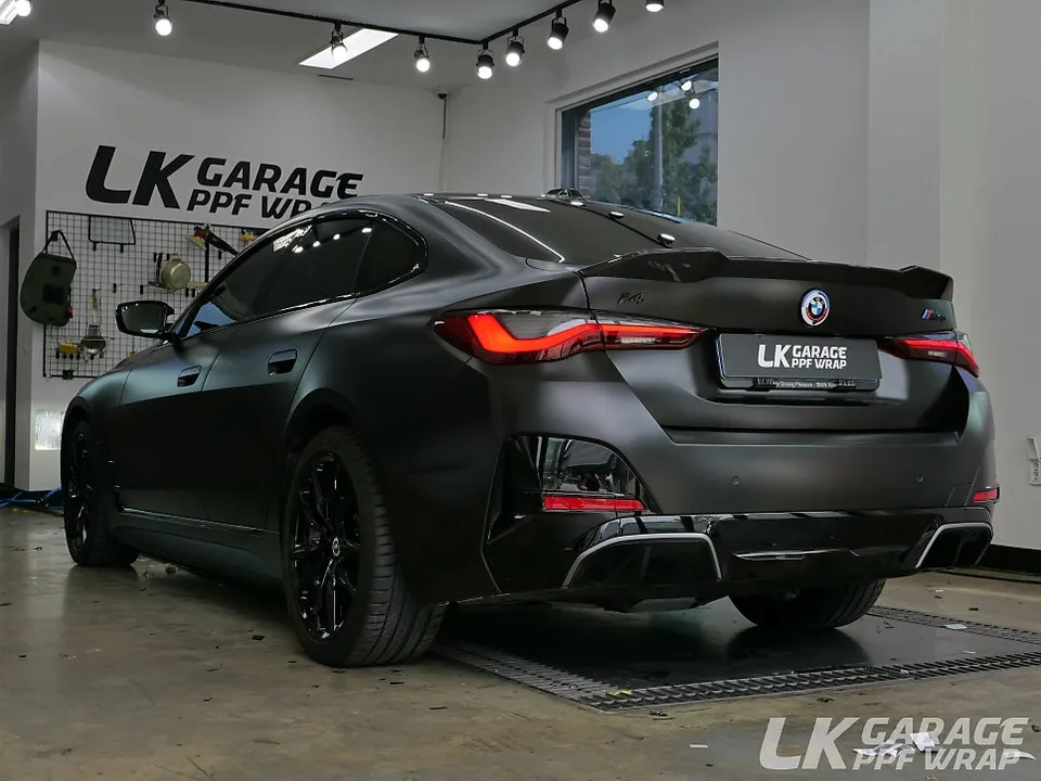 BMW M5のカーラッピング事例 施工写真 4-2