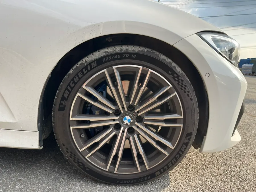 BMW 3 Series G20のホイールリペア・塗装事例 施工写真 1-2