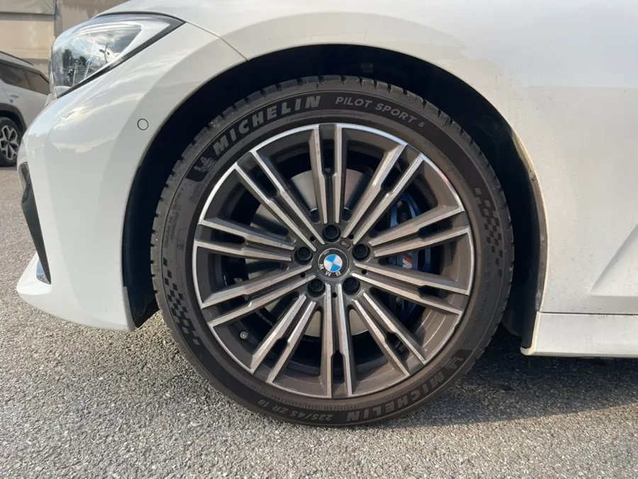 BMW 3 Series G20のホイールリペア・塗装事例 施工写真 3-2