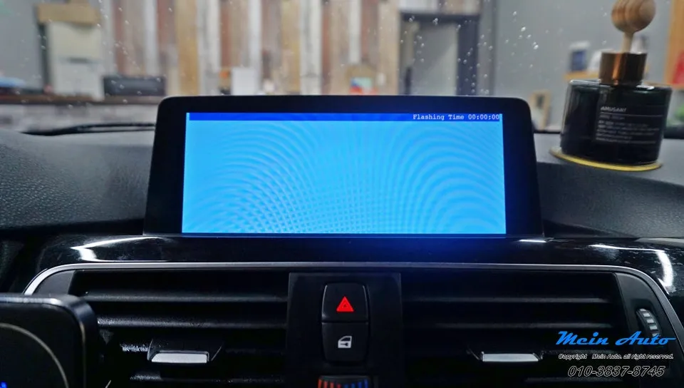 BMW 3 SeriesのAndroid Auto・CarPlay取付事例 施工写真 4