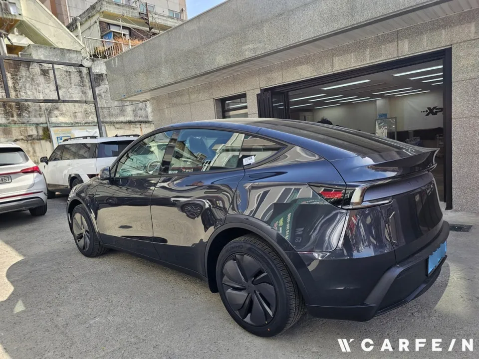 Tesla Teslaのカーフィルム施工事例｜費用目安と仕上がり 施工写真 2