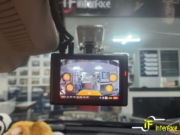 Mercedes-Benz E-Class W213 dash cam - Mercedes-Benz E-Class Dash Cam Installation Review — Parking Reco photo 4