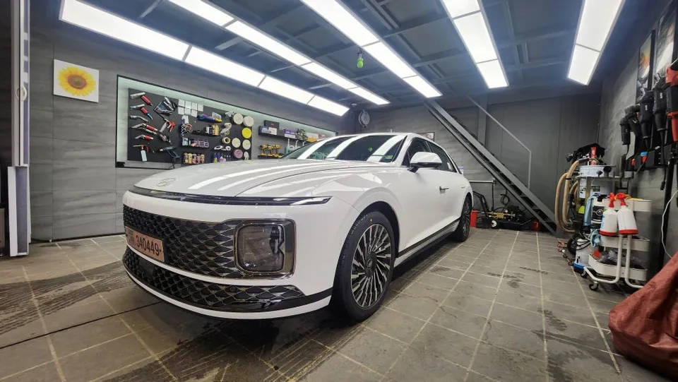 Hyundai Azeraのドラレコ取付事例|費用目安と仕上がり 施工写真 3-1