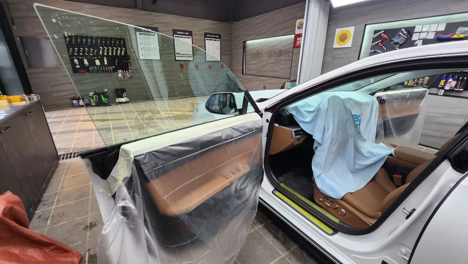 Hyundai Azeraのドラレコ取付事例|費用目安と仕上がり 施工写真 3-2