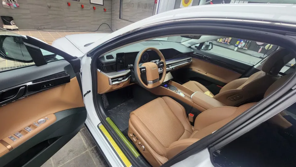 Hyundai Azeraのドラレコ取付事例|費用目安と仕上がり 施工写真 3-3