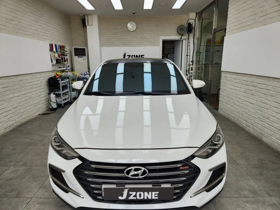 Hyundai Elantraのドラレコ取付事例｜費用目安・仕上がり 施工写真 1-1