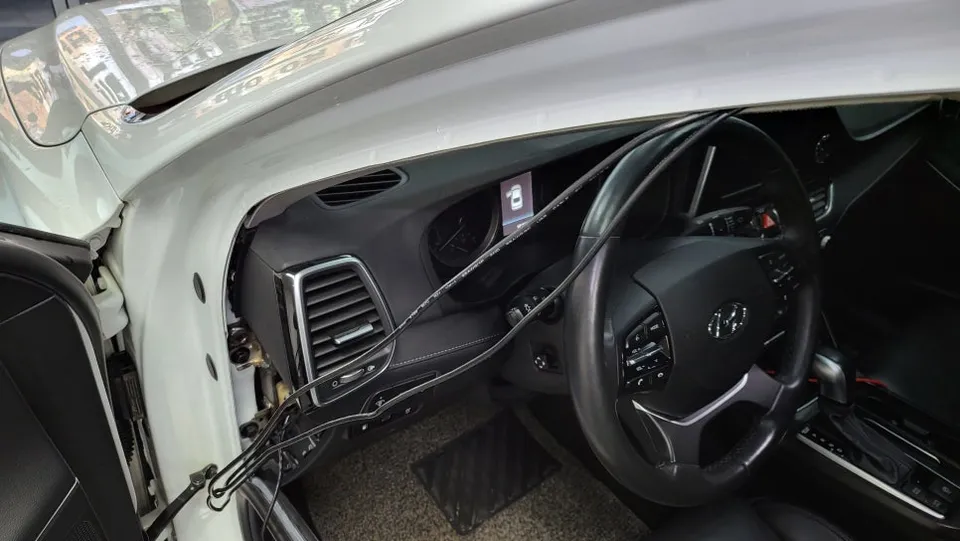 Hyundai Grandeur IG dash cam - Hyundai Grandeur IG Dash Cam Installation Review photo 7