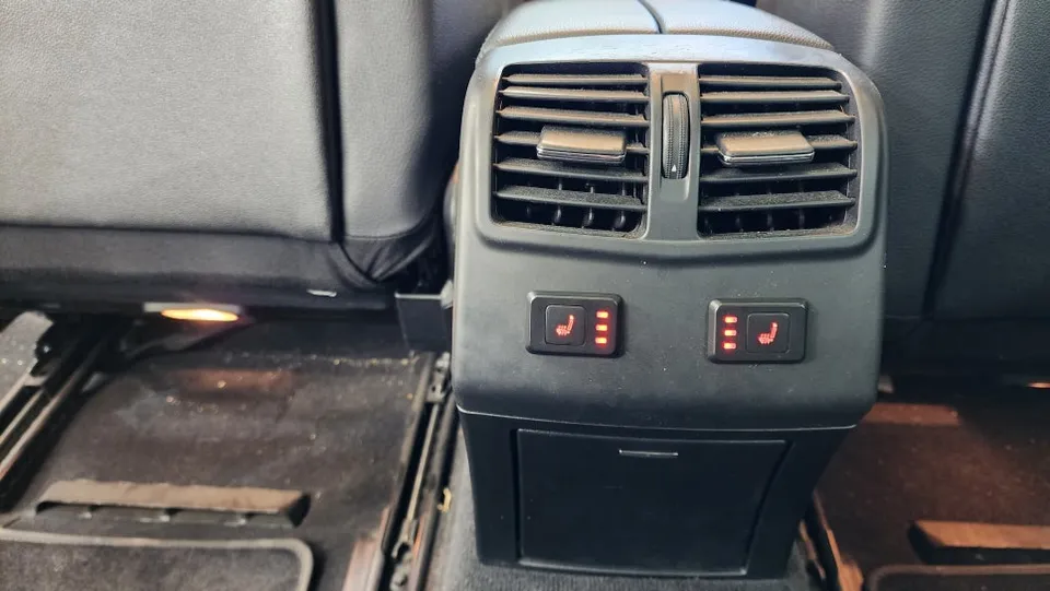 Mercedes-Benz E300 seat ventilation - Mercedes-Benz E300 Ventilated Seats Review: Cost & Results photo 3