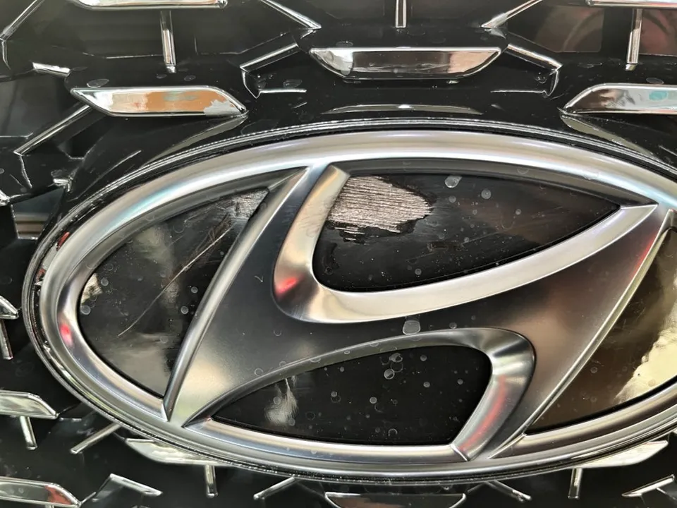 Hyundai Sonata LF vinyl wrap - Hyundai Sonata LF Vinyl Wrap Review: Glossy Black Chrome Delete photo 3