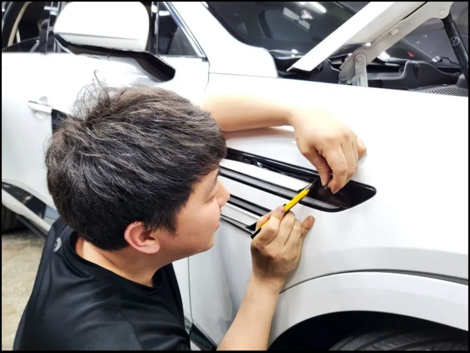 Genesis GV80 vinyl wrap - Genesis GV80 Chrome Delete Vinyl Wrap Review — Black Gloss Transformation photo 6