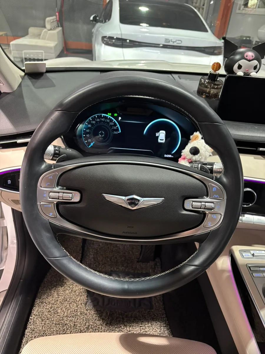 Genesis GV70 steering wheel - Genesis GV70 Steering Wheel Customization Review: Vanilla Beige U photo 4