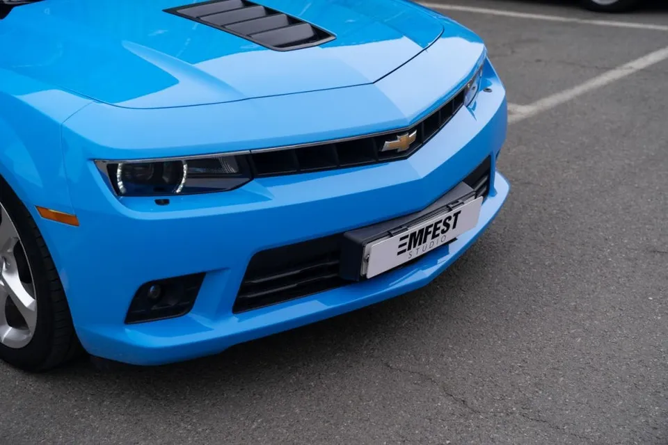 Chevrolet Camaro vinyl wrap - Chevrolet Camaro Vinyl Wrap Review: Ice Cream Blue Transformation photo 3
