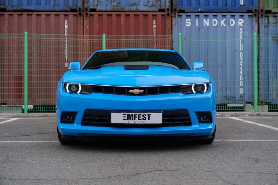 Chevrolet Camaro vinyl wrap - Chevrolet Camaro Vinyl Wrap Review: Ice Cream Blue Transformation photo 4