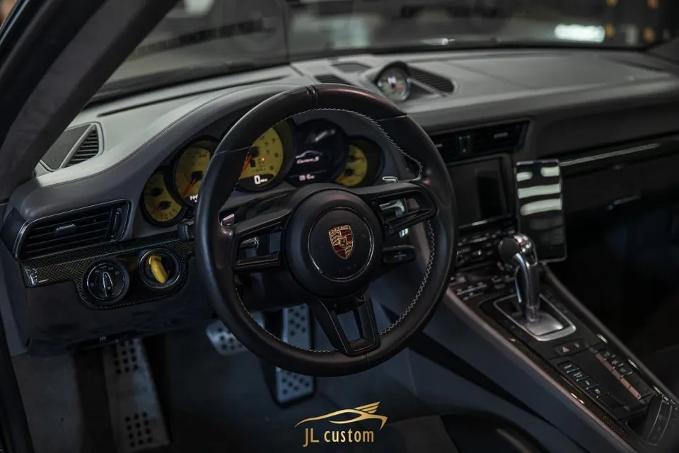 Porsche 911 Heated Steering Wheel Upgrade Review photo 2