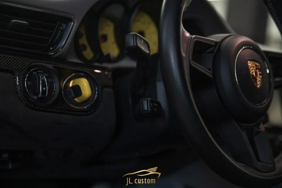 Porsche 911 steering wheel - Porsche 911 Heated Steering Wheel Upgrade Review photo 3