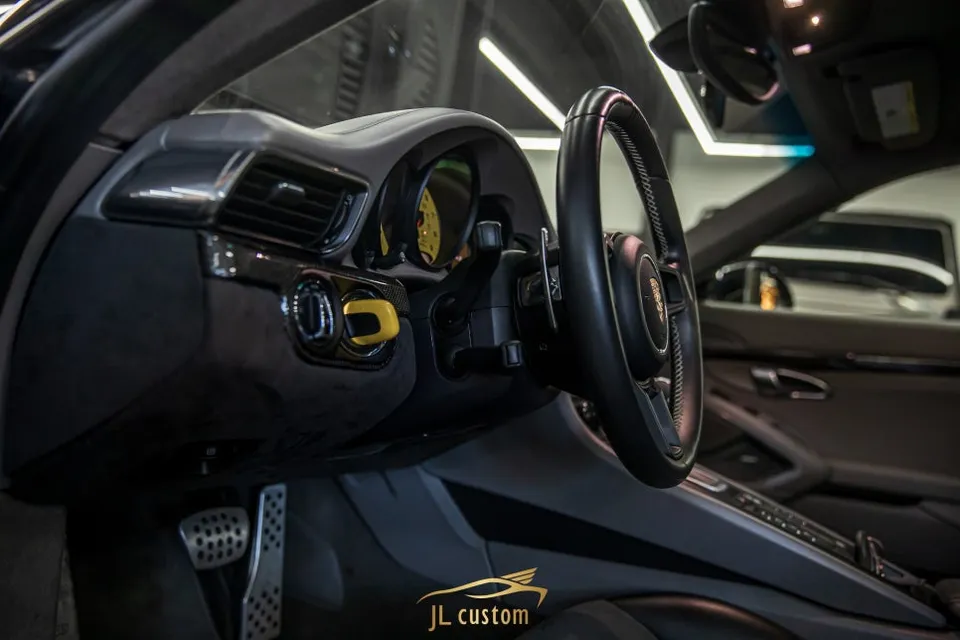 Porsche 911 steering wheel - Porsche 911 Heated Steering Wheel Upgrade Review photo 4