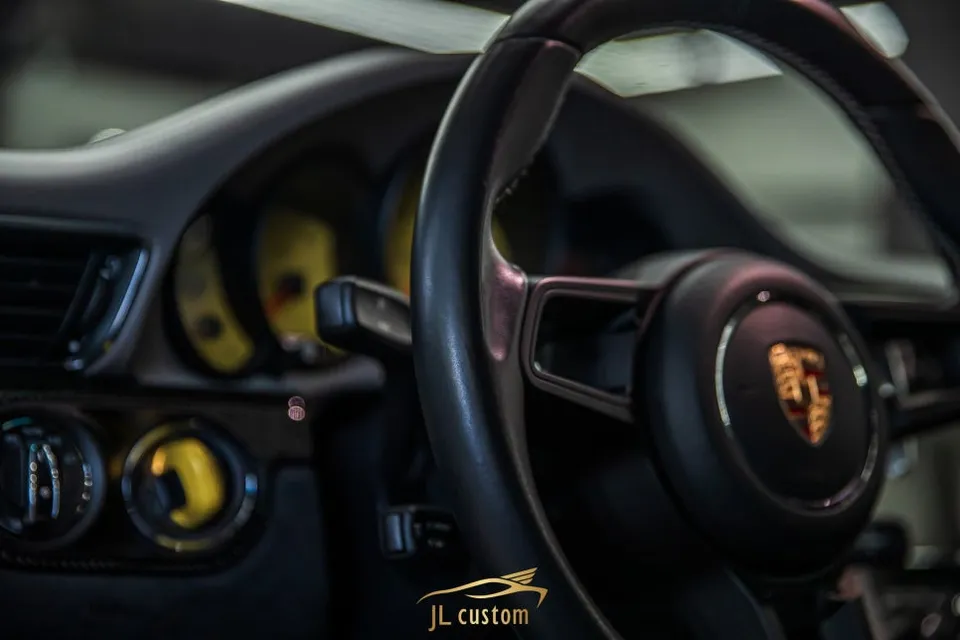 Porsche 911 steering wheel - Porsche 911 Heated Steering Wheel Upgrade Review photo 5