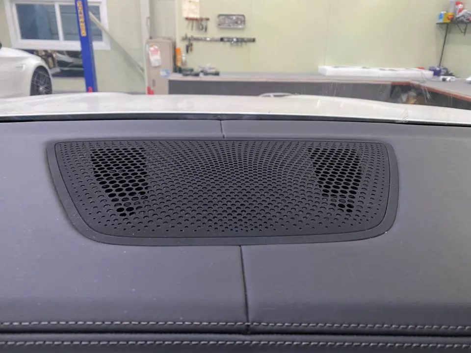 BMW X7 ambient lighting - BMW X7 Ambient Lighting Upgrade: Enhanced Audio & Style photo 5