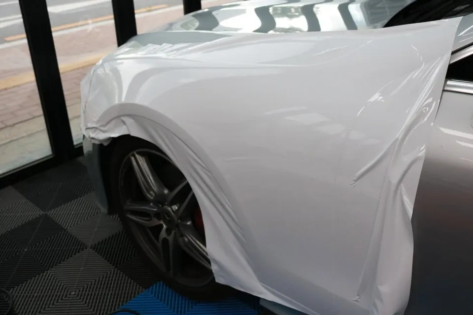 Mercedes-Benz Eクラスクーペのカーラッピング事例｜費用目安・仕上がり 施工写真 3-1
