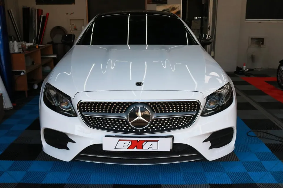 Mercedes-Benz Eクラスクーペのカーラッピング事例｜費用目安・仕上がり 施工写真 1-3