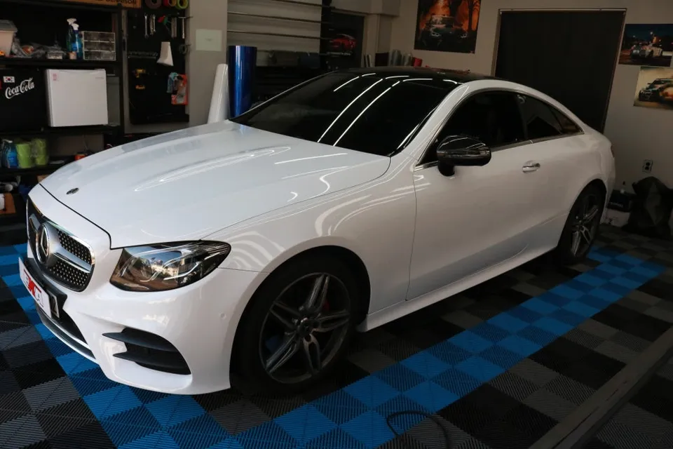 Mercedes-Benz Eクラスクーペのカーラッピング事例｜費用目安・仕上がり 施工写真 2-3