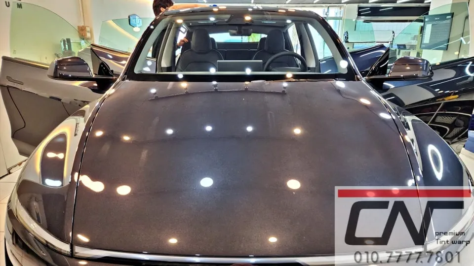 Tesla Model Yのカーフィルム施工事例|費用目安・仕上がり 施工写真 1-1