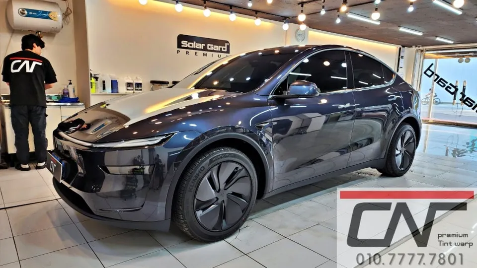 Tesla Model Yのカーフィルム施工事例|費用目安・仕上がり 施工写真 1-2