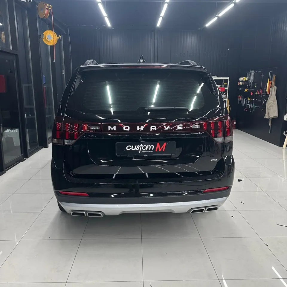 Kia Mohaveのカーラッピング事例|クロームパーツの黒化 施工写真 3-1